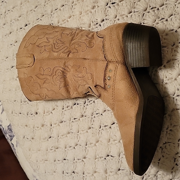 Limited Too sold by Justice Tan Suede Cowboy Boot 🤠 - Picture 5 of 9